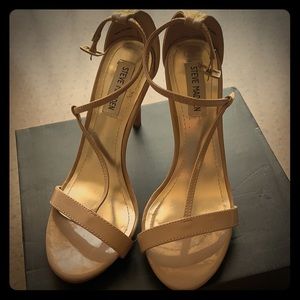 Preloved Steve Madden t-strap pump.